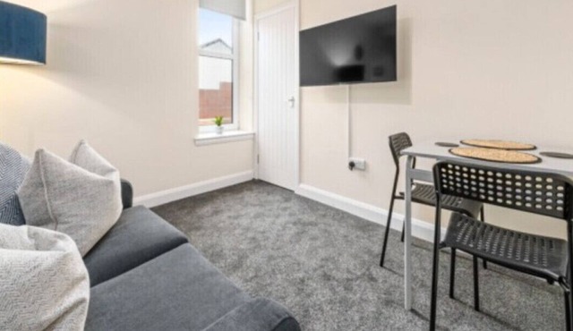 1 Bed Flat With Parking Sleeps 2 in Fife