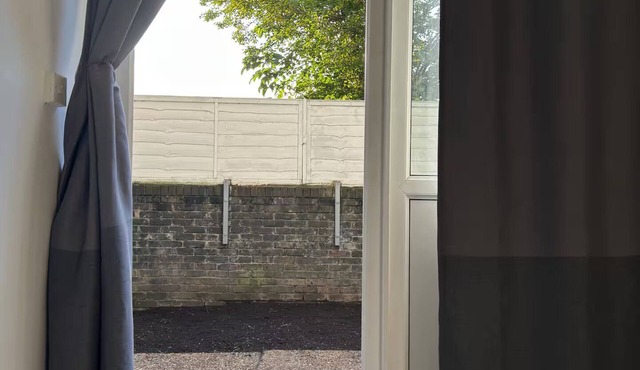 1 Bed Flat With Private Garden In South London