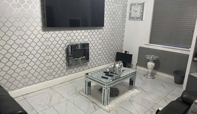 1-Bed House Sleeps 2 - Free Parking - Tv