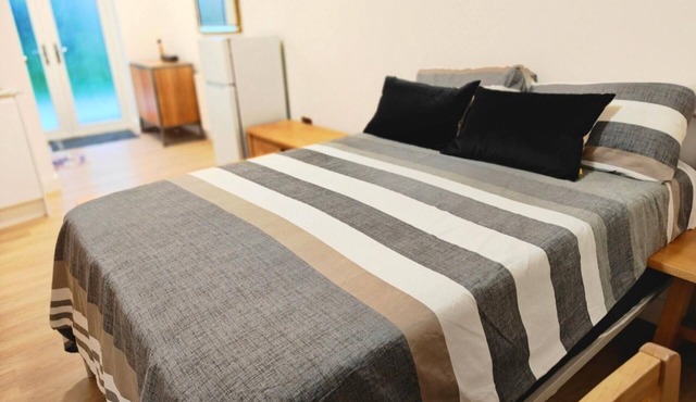 1 Bed House - Sleeps 2 - Garden, Wifi, Parking