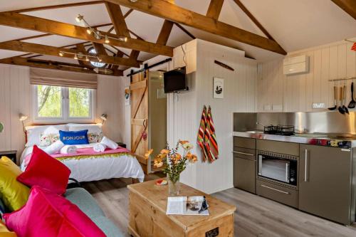 1 Bed in Chelmondiston oc-l29137