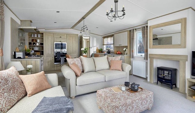 1 Bed Lodge Sleeps 4 - Pet Welcome - Fireplace