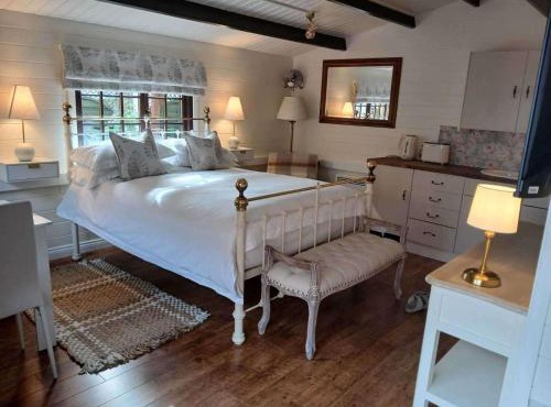 1 Bed Lodge - Southampton - Sleeps 2 - Parking