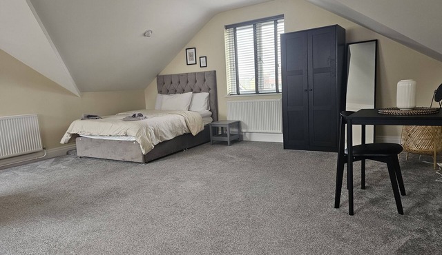 1 Bed Loft - Sleeps 2 - Parking - Wifi