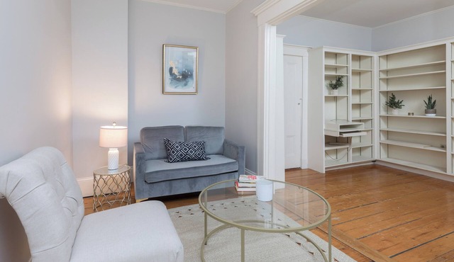 1 Bed + Office Duplex Located a short Walk in Ideal Location!