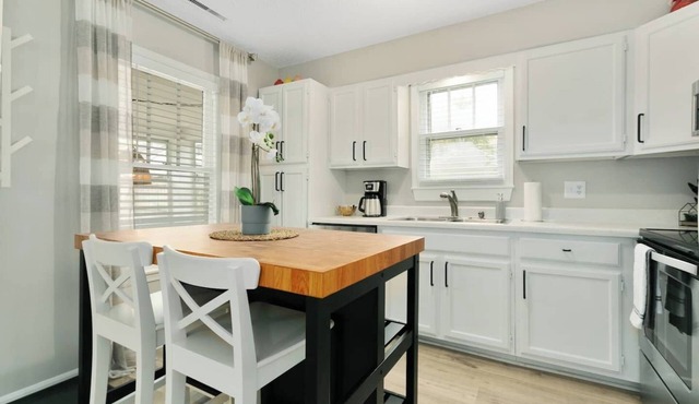 1-Bed Retreat | Gated Yard | Near KU Hospital | 20
