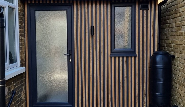 1 bed self-contained annex, with off-road parking.