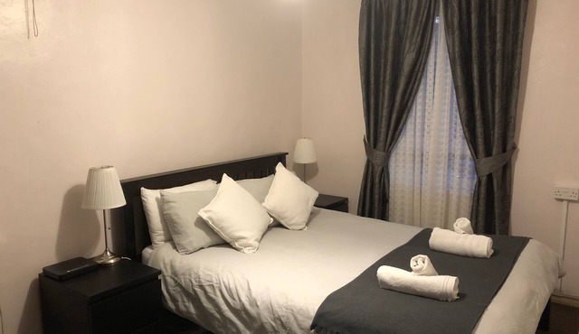 1 Bed-sleeps 4-free Parking-15 Min to Putney