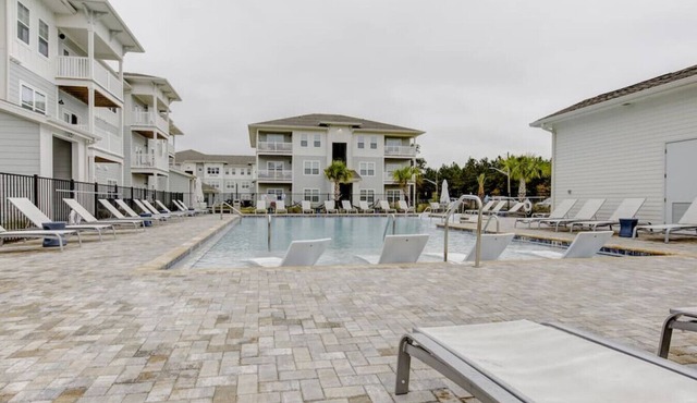 1 Bed Sleeps 4 +Pool+Gym+Pet+EV