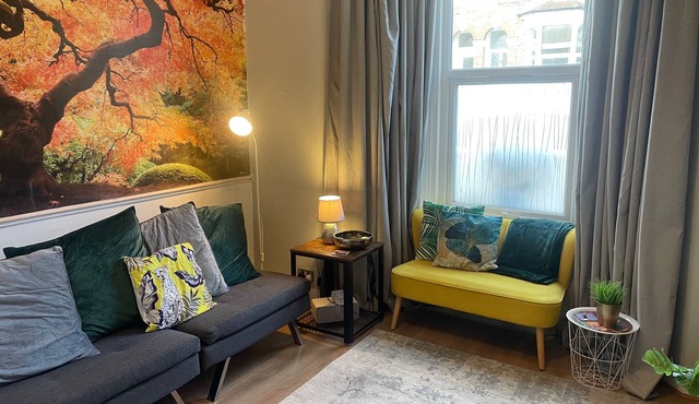 1 Bed Victorian Flat Sleeps 4 - Garden & Patio