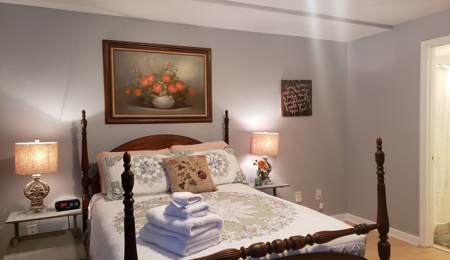 1 Bed W/Attached Bathroom, Kitchen, Living Room, Refrigerator, & Washer/Dryer