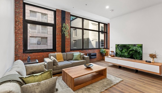 1-Bed Warehouse Conversion in Melbourne CBD