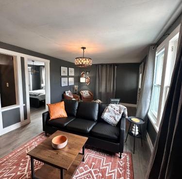 1 Bed1 Bath Condo wKitchenLR-Sleeps up to 4PP