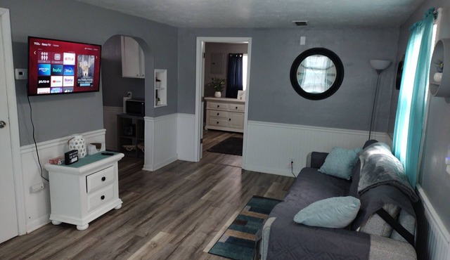 1 bed1 bath house, less than 1mile to Union Hospital