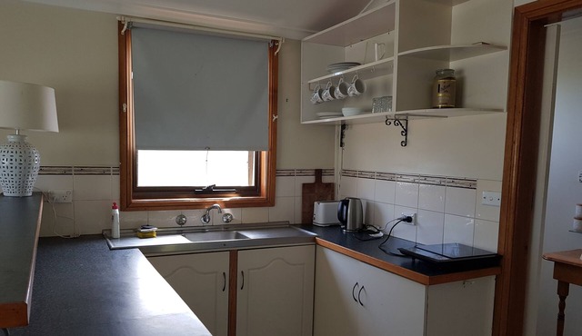 1 Bedrm Self contained cottage next to vines. Relaxed and quiet atmosphere.