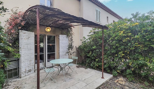 1 bedroom amazing home in Saint-Laurent-de-la-Ca