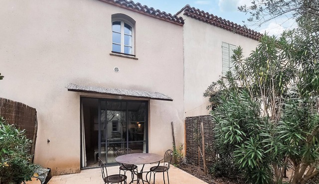 1 bedroom awesome home in Saint-Laurent-de-la-Ca