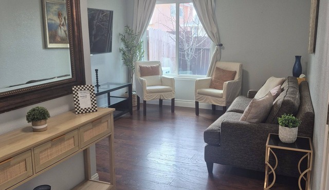 1-bedroom 1 bath guest house in Sacramento