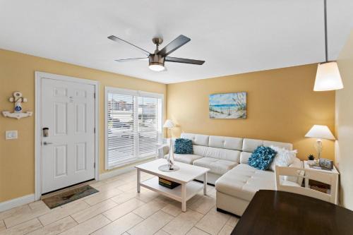 1 Bedroom 1 Bath Madeira Beach Yacht Club #159F
