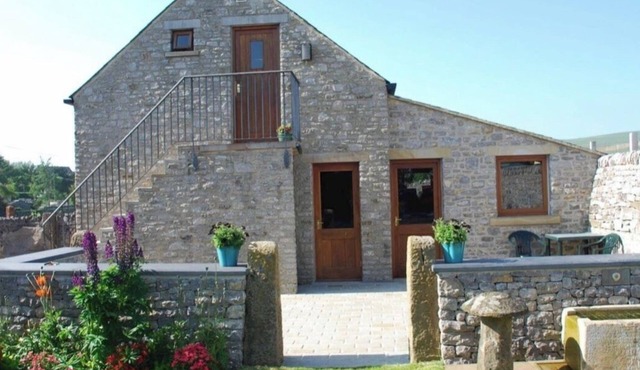 1 Bedroom, 1 Bathroom Apartment with Parking.