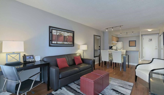 1 Bedroom/1 Bathroom Suite