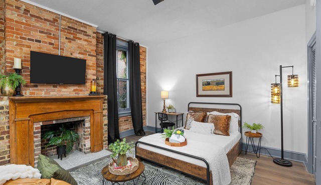 1 bedroom, 1 bathroom studio apartment in Downtown Augusta. The sleeping arrangements for this unit is a full-sized bed.