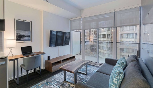 1 Bedroom/1 Bathroom Suite