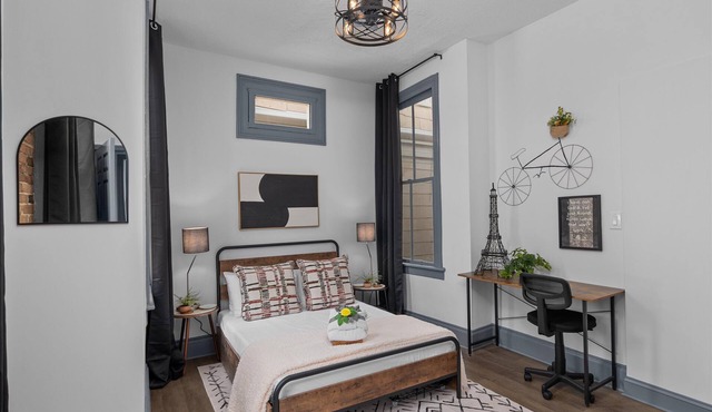 1 bedroom, 1 bathroom suite in Downtown Augusta. The sleeping arrangements for this unit are a full bed and a pull-out couch in the living room.