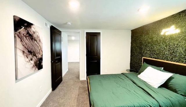 1 Bedroom 1 Bathroom Apartment with Private Entrance & Guest Suite