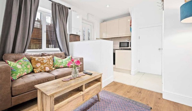 1 bedroom 2 min New Southgate/Arnos Grove London