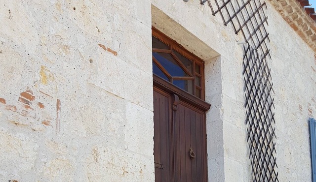 1 bedroom 2 pers. pool wifi - quiet - security, beautiful park and pool