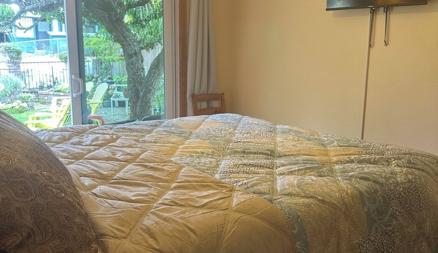 1-Bedroom-2PAX-“Helen’s Garden House”🏡Minutes from airport@Des Moines-Seattle WA