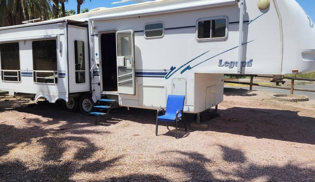 1-bedroom 5th Wheel in Parker w/WiFi, AC. Enjoy a cozy stay in Cienega Springs