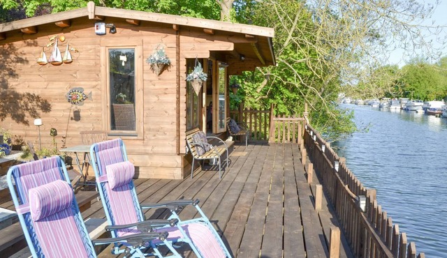 1 bedroom accommodation in Thorpe River Green