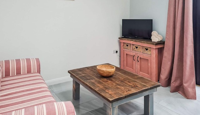 1 bedroom accommodation in Mynydd Islwyn