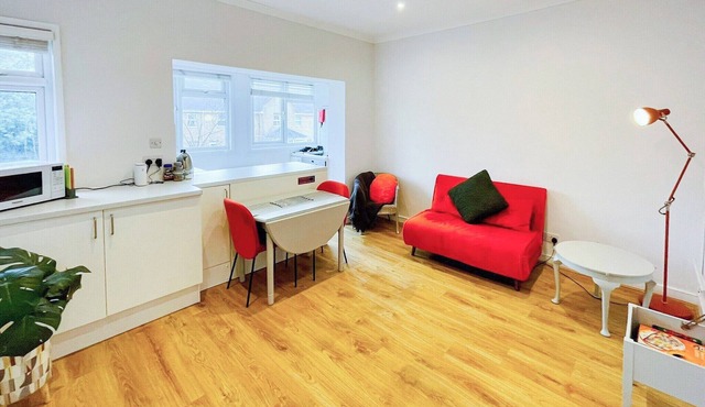 1 bedroom accommodation in Leigh-on-Sea