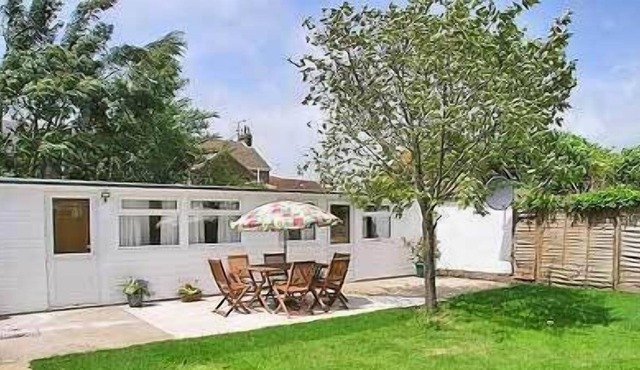 1 bedroom accommodation in Rustington, near Littlehampton