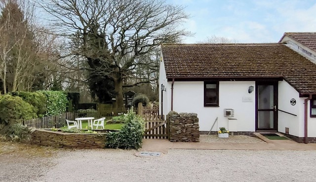 1 bedroom accommodation in Old Brampton, near Chesterfield