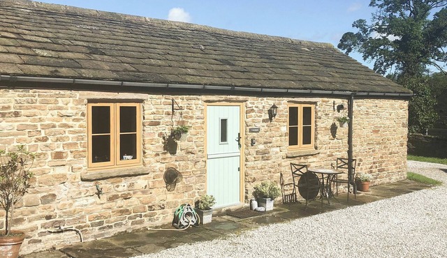 1 bedroom accommodation in Cutthorpe, near Chesterfield