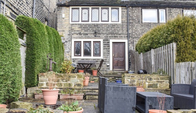 1 bedroom accommodation in Golcar, near Holmfirth