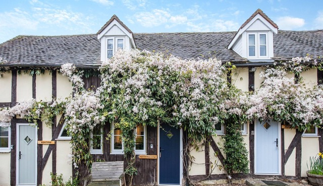 1 bedroom accommodation in Ridgeway Cross, near Malvern