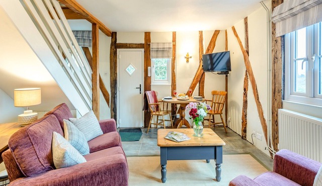 1 bedroom accommodation in Ridgeway Cross, near Malvern