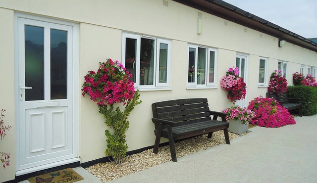 1 bedroom accommodation in Winterbourne, Steepleton