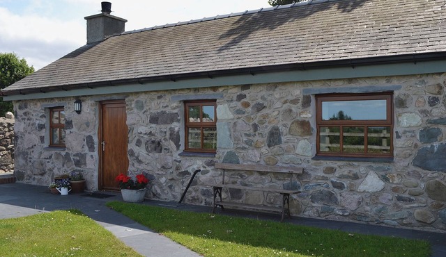 1 bedroom accommodation in Y Felinheli, near Bangor