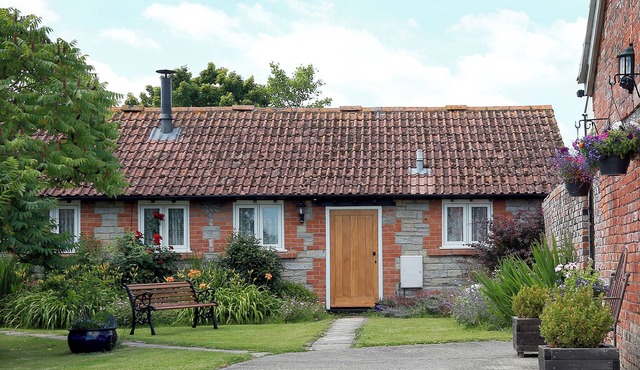 1 bedroom accommodation in South Barrow, near Yeovil