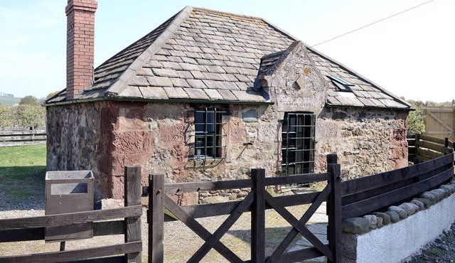 1 bedroom accommodation in Lunan Bay