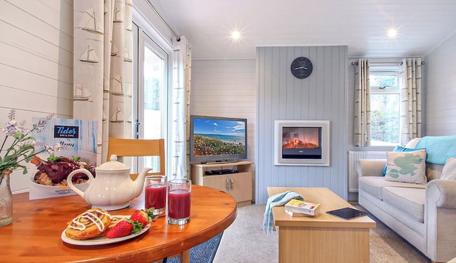 1 bedroom accommodation in Milford-on-Sea, Nr Lymington