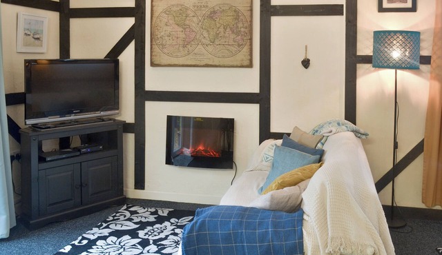 1 bedroom accommodation in Pen-y-Sarn, near Amlwch