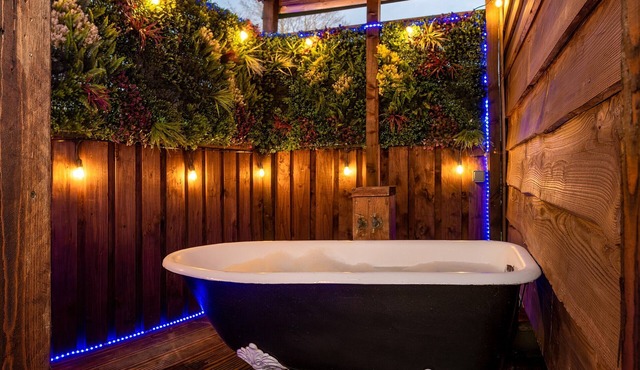 1 bedroom accommodation in Ockeridge, Worcester