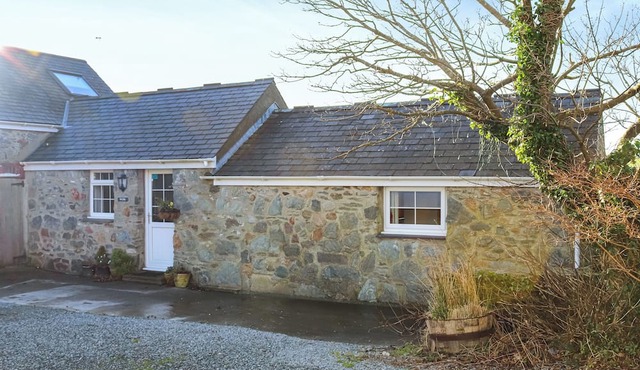 1 bedroom accommodation in Llanfaethlu, near Church Bay